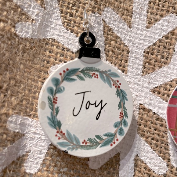 Mini  wood joy and snowflake Christmas ornament earrings - Picture 2 of 4